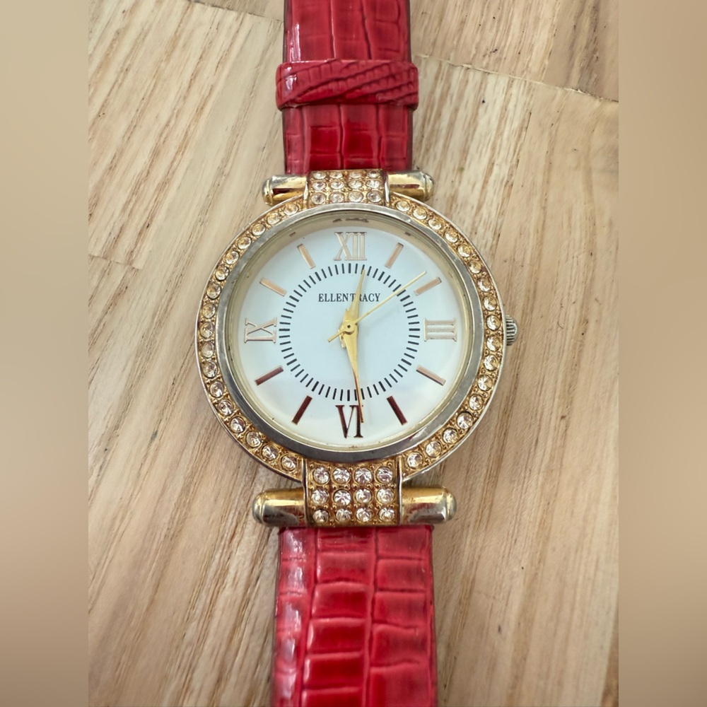 Ellen Tracy ladies gold tone red watch NEW BATTERY
